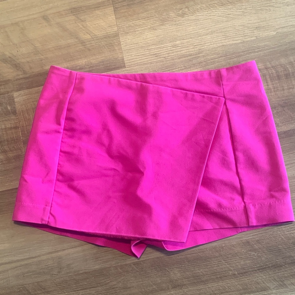 Express Fuchsia Women's Skorts Size 4